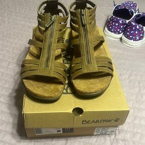Women’s bear paw sandals size 10